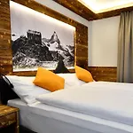 Elite Hotel 3*