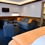 Elite Hotel 3*